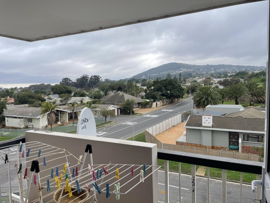 2 Bedroom Property for Sale in Oostersee Western Cape